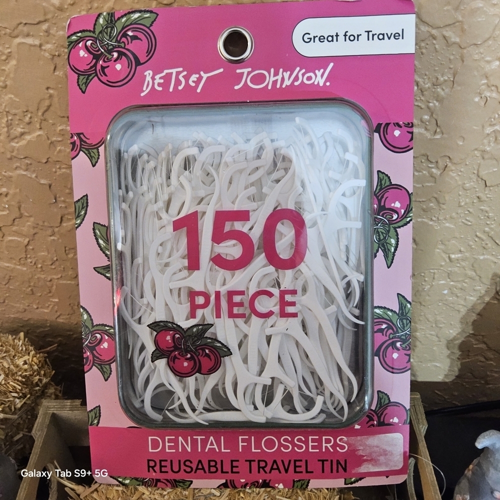 Betsey Johnson Dental Flossers in Travel Tin - Picture 1 of 5